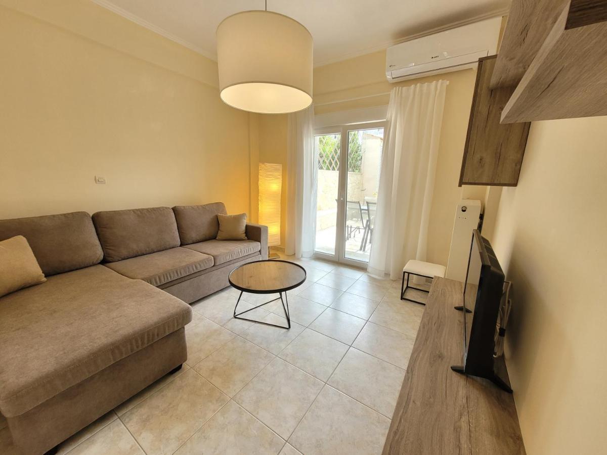 Anris & Dianas Dom - In A Quiet Part Of The Center Appartement Kallithea  Buitenkant foto