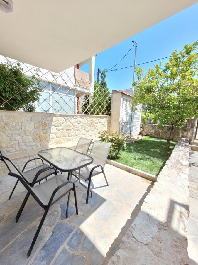 Anris & Dianas Dom - In A Quiet Part Of The Center Appartement Kallithea  Buitenkant foto