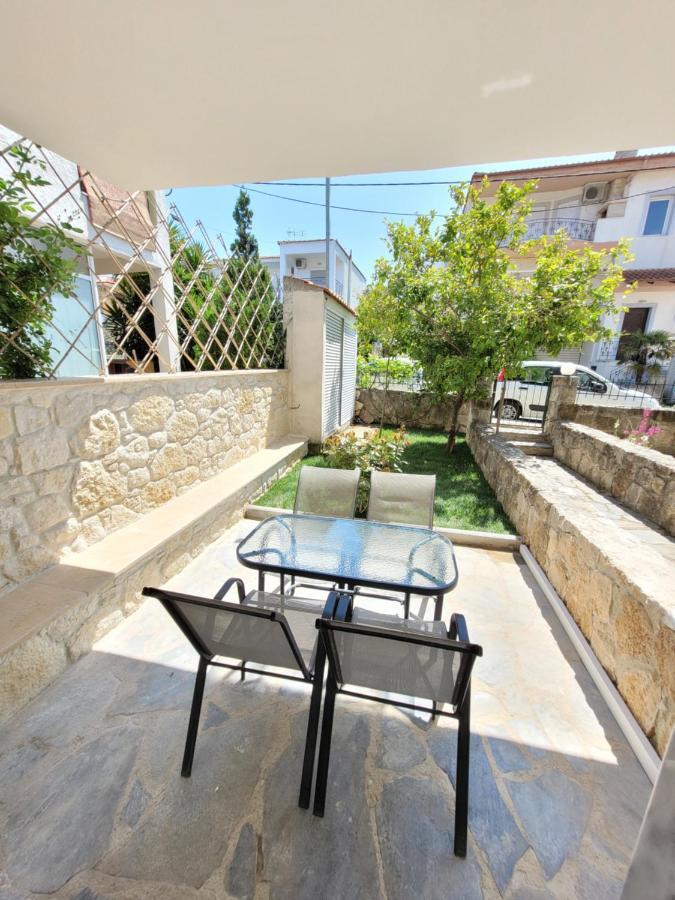 Anris & Dianas Dom - In A Quiet Part Of The Center Appartement Kallithea  Buitenkant foto
